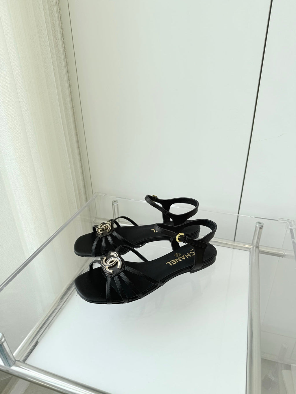 CHANEL FLAT SANDALS 1 CM IN BLACK LAMBSKIN
