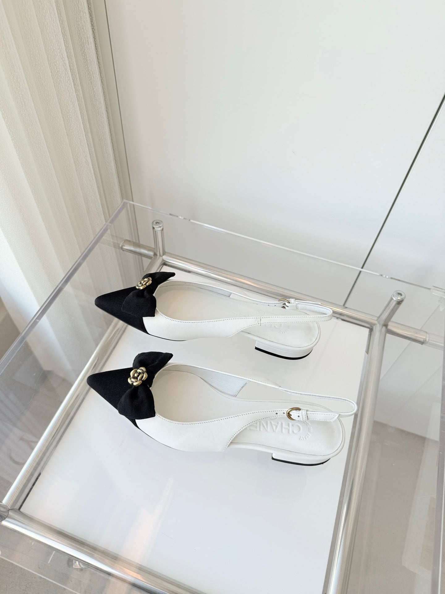 CHANEL SLINGBACKS 18 MM IN WHITE CALFSKIN MIX BLACK CANVAS