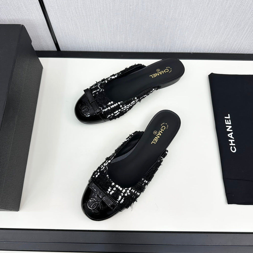 CHANEL BOW MULE IN BLACK MIX WHITE FUR AND CALFSKIN