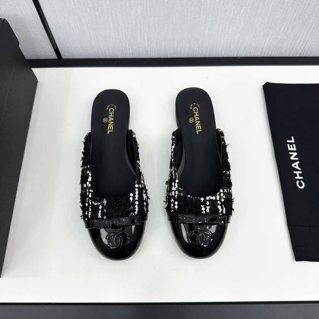 CHANEL BOW MULE IN BLACK MIX WHITE FUR AND CALFSKIN
