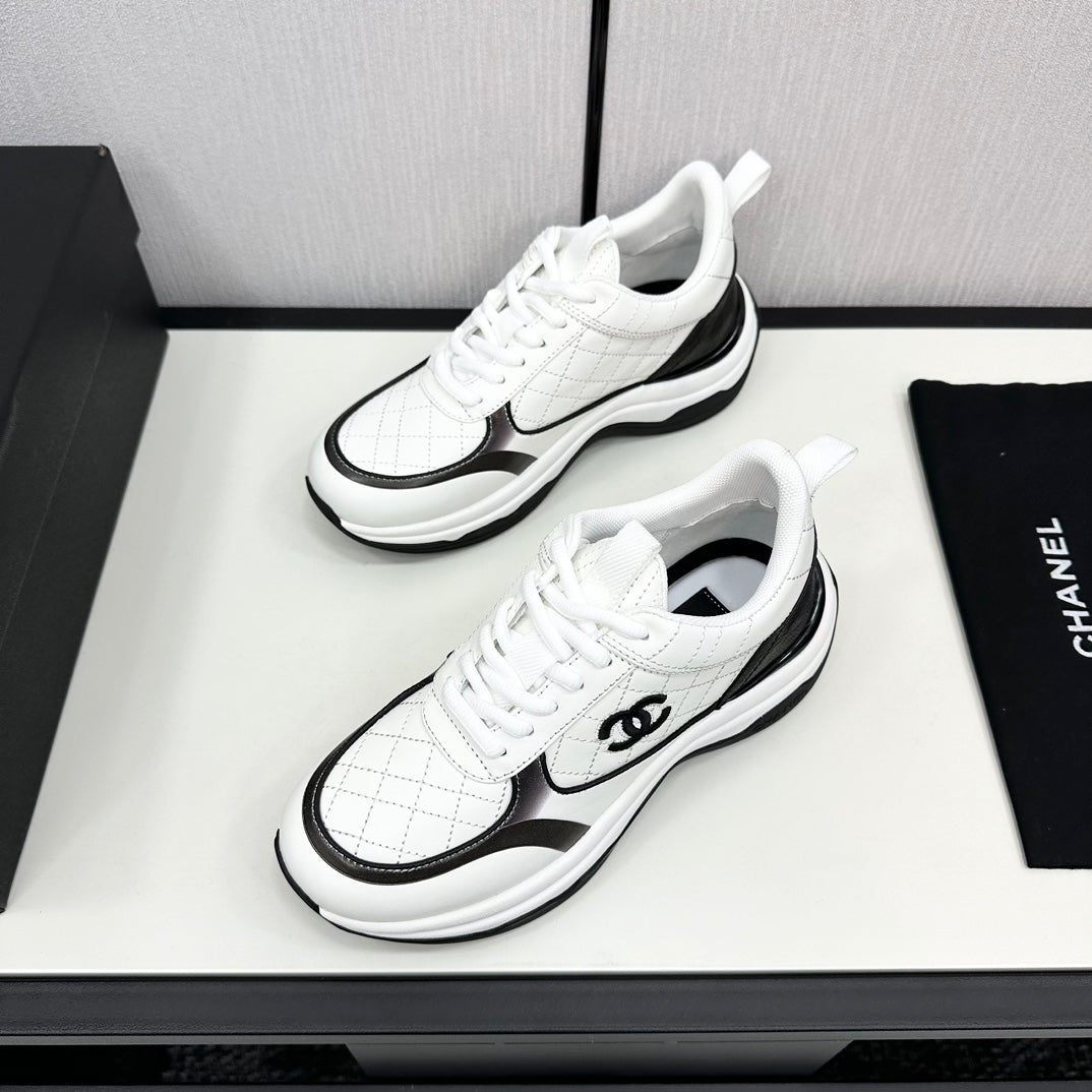 CHANEL SNEAKER IN WHITE MIX BLACK EMBROIDERED LAMBSKIN