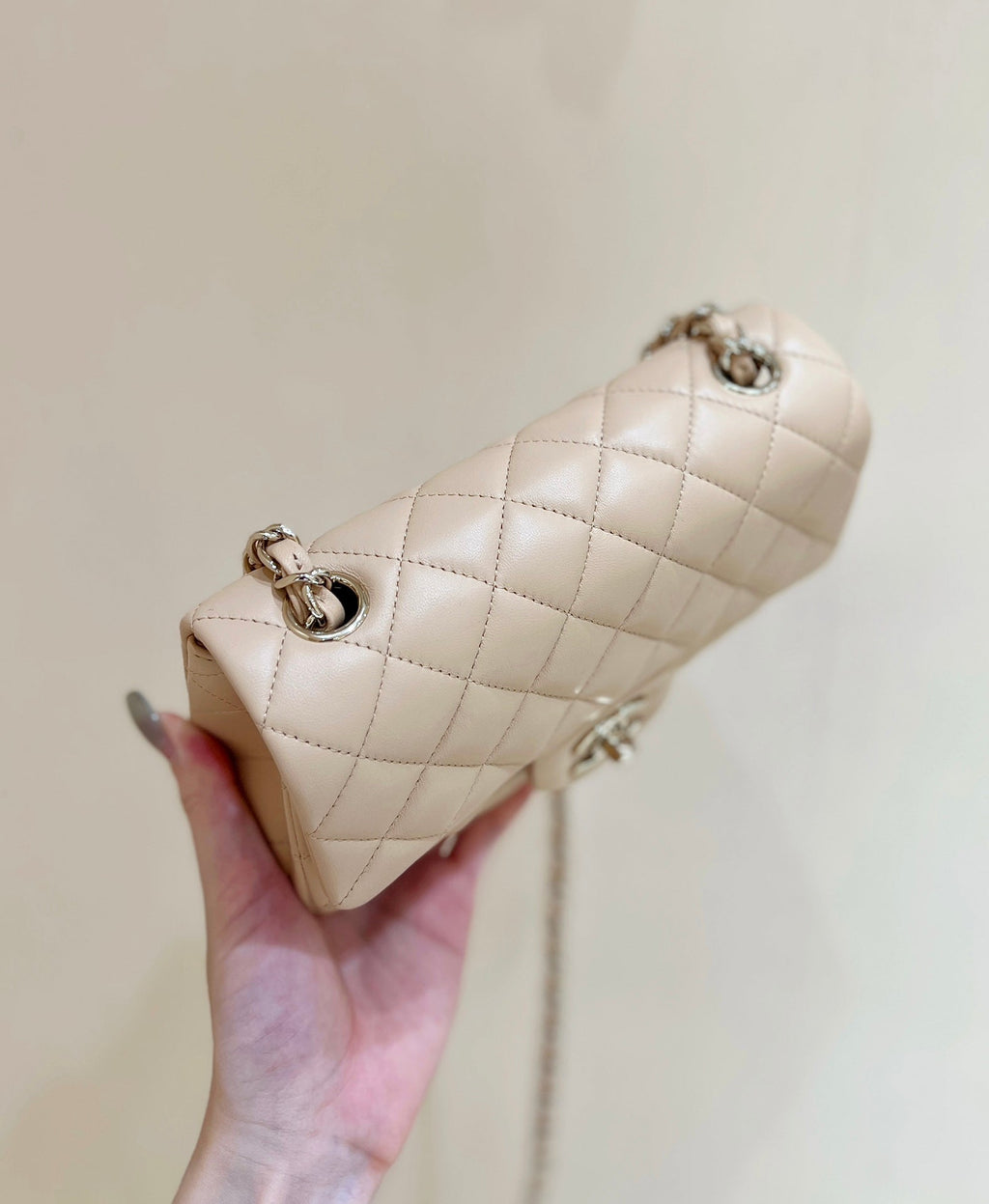 CHANEL 25S FLAP BAG 20 CM IN LIGHT BEIGE LAMBSKIN WITH GOLD HARDWARE