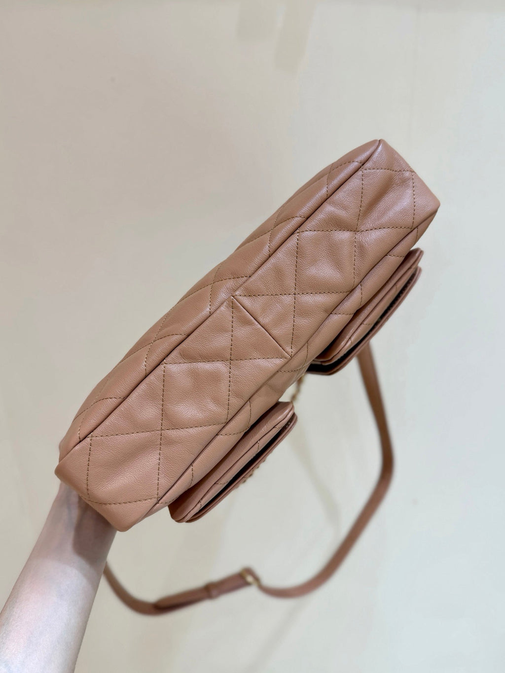 CHANEL 25S HIPPIE HOBO POSTMAN BAG 30 IN WARM TAUPE CALFSKIN GOLD HARDWARE