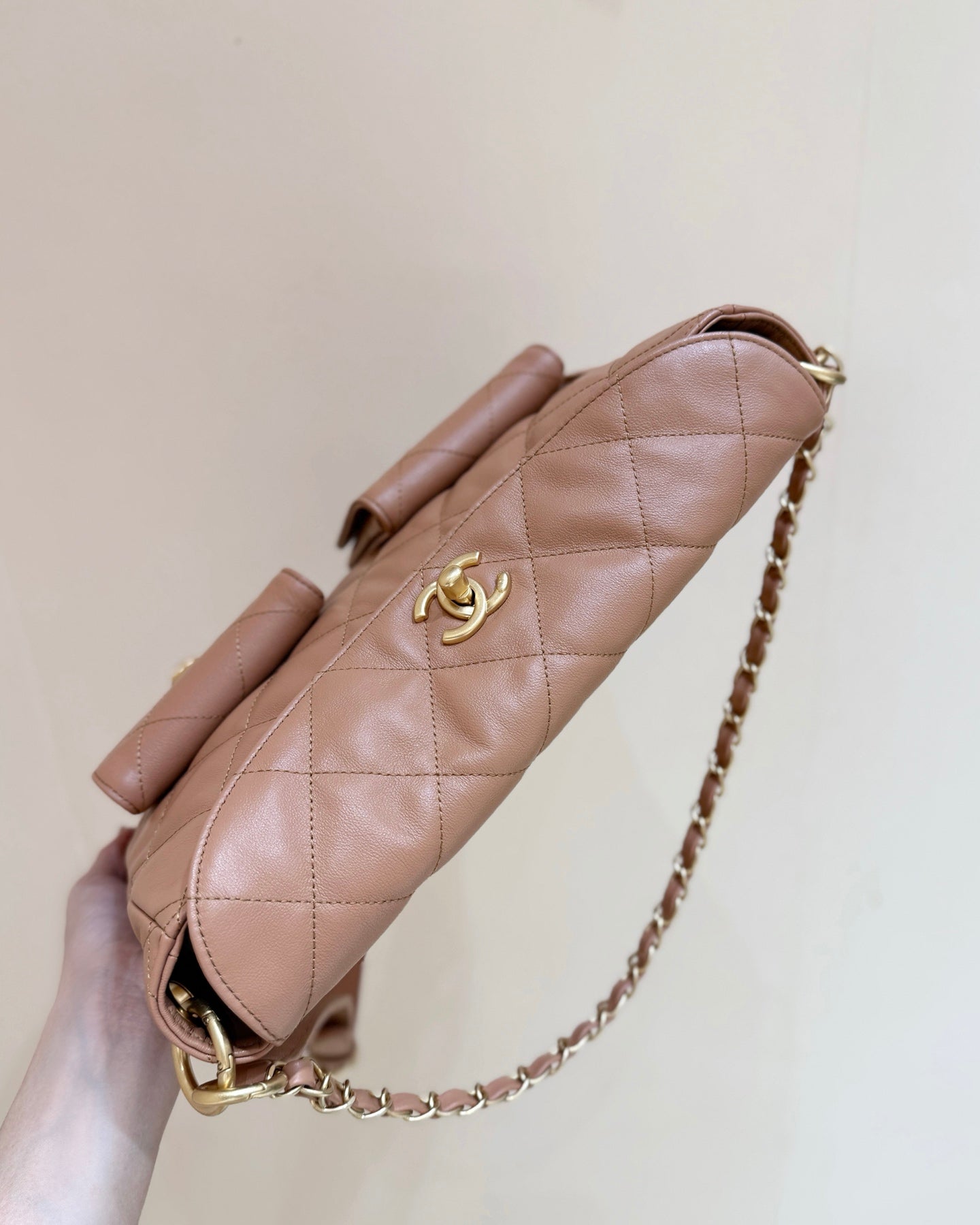 CHANEL 25S HIPPIE HOBO POSTMAN BAG 30 IN WARM TAUPE CALFSKIN GOLD HARDWARE