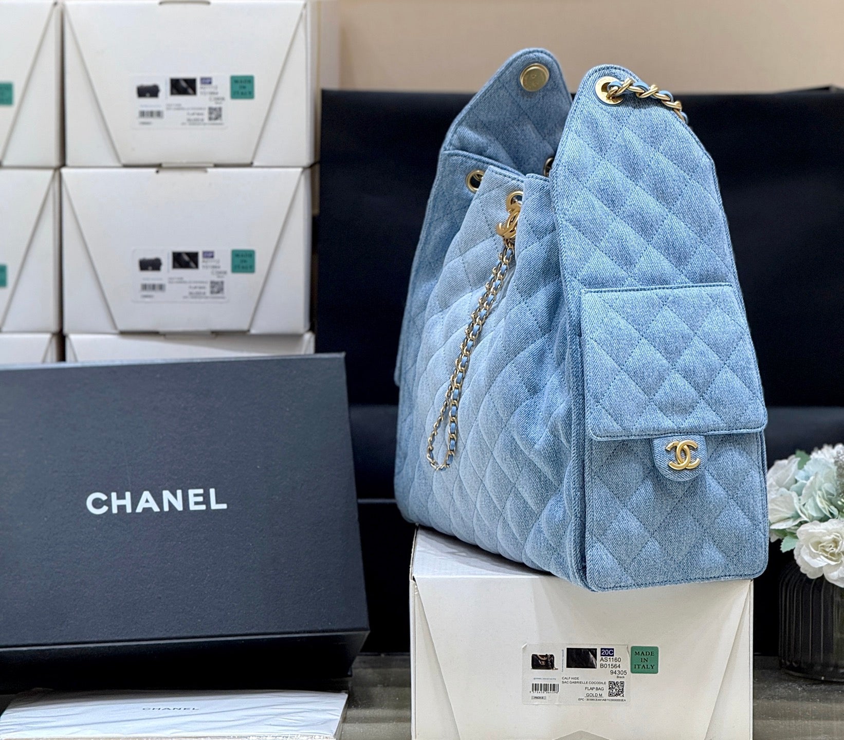 CHANEL 25 HANDBAG 40 IN BLUE DENIM GOLD HARDWARE