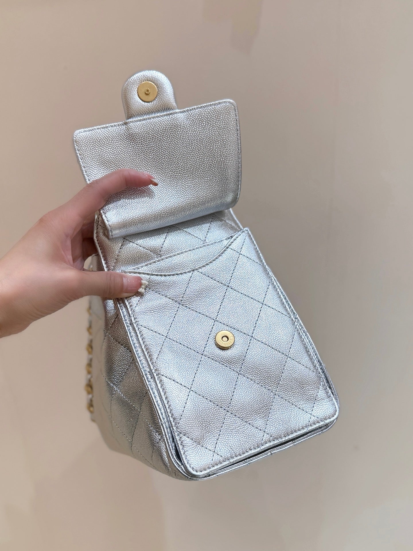 CHANEL 25 HANDBAG IN SILVER-TONE 30 GRAINED CALFSKIN GOLD HARDWARE