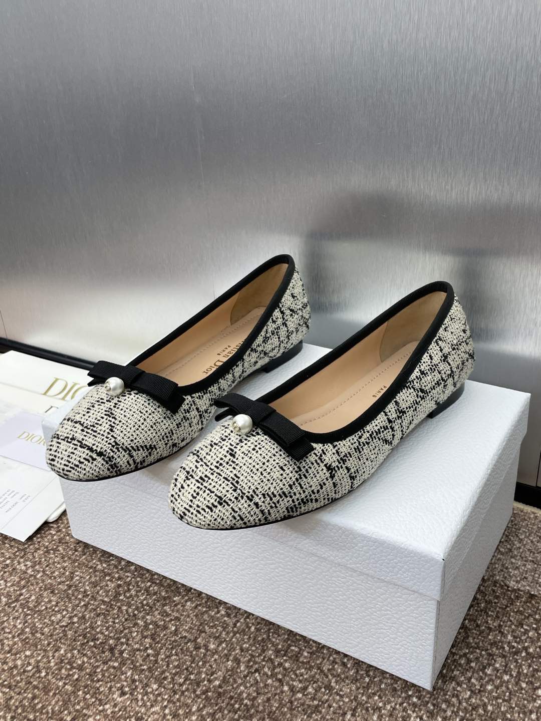 DIOR BALLET FLAT IN WHITE MIX BLACK EMBROIDERED CANNAGE TWEED