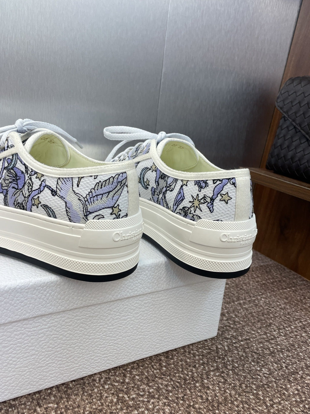 DIOR 25S WALK'N' SNEAKER IN BLUE TOILE DE JOUY EMBROIDERED COTTON