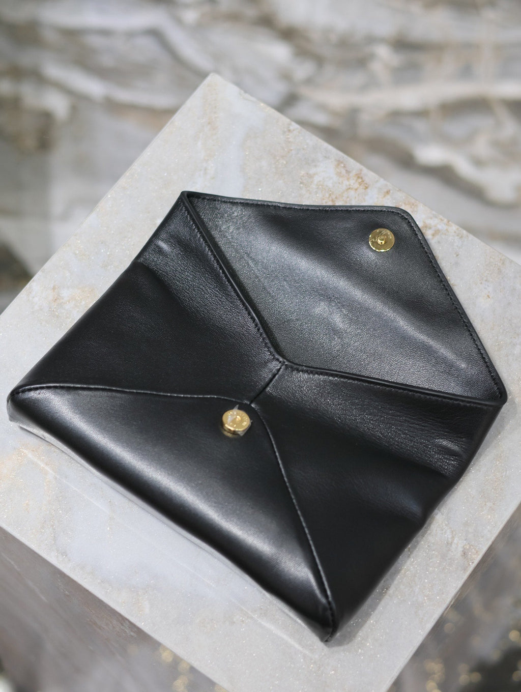 ENVELOPE CLUTCH 21 IN BLACK CALFSKIN