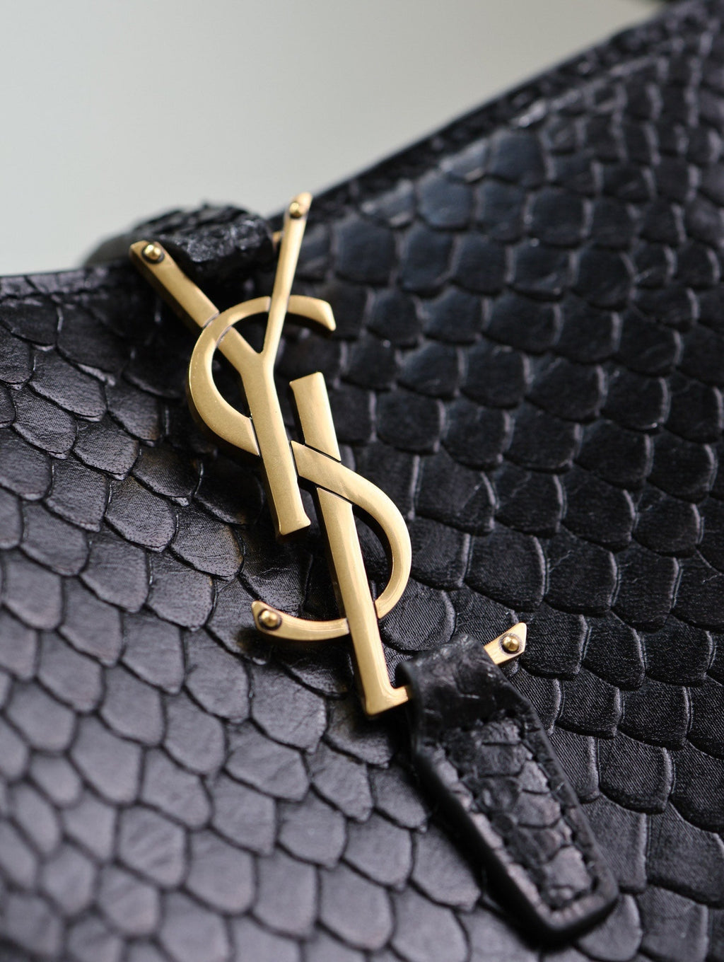 YSL 25S LE 37 20 IN BLACK SNAKE EMBOSSED CALFSKIN GOLD HARDWARE