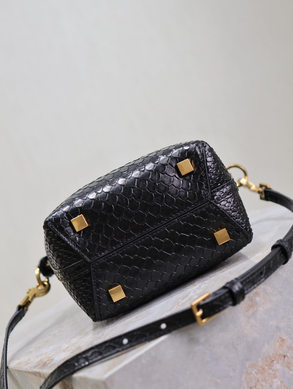 YSL 25S LE 37 BUCKET 15 IN BLACK SNAKE EMBOSSED CALFSKIN GOLD HARDWARE