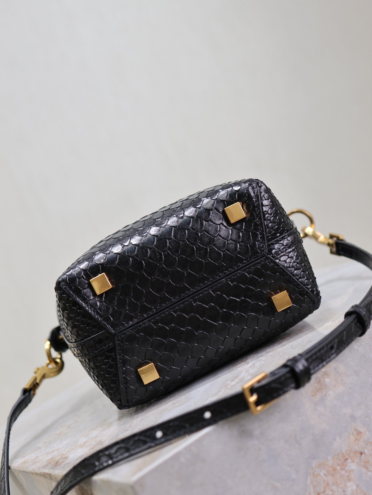 YSL 25S LE 37 BUCKET 15 IN BLACK SNAKE EMBOSSED CALFSKIN GOLD HARDWARE