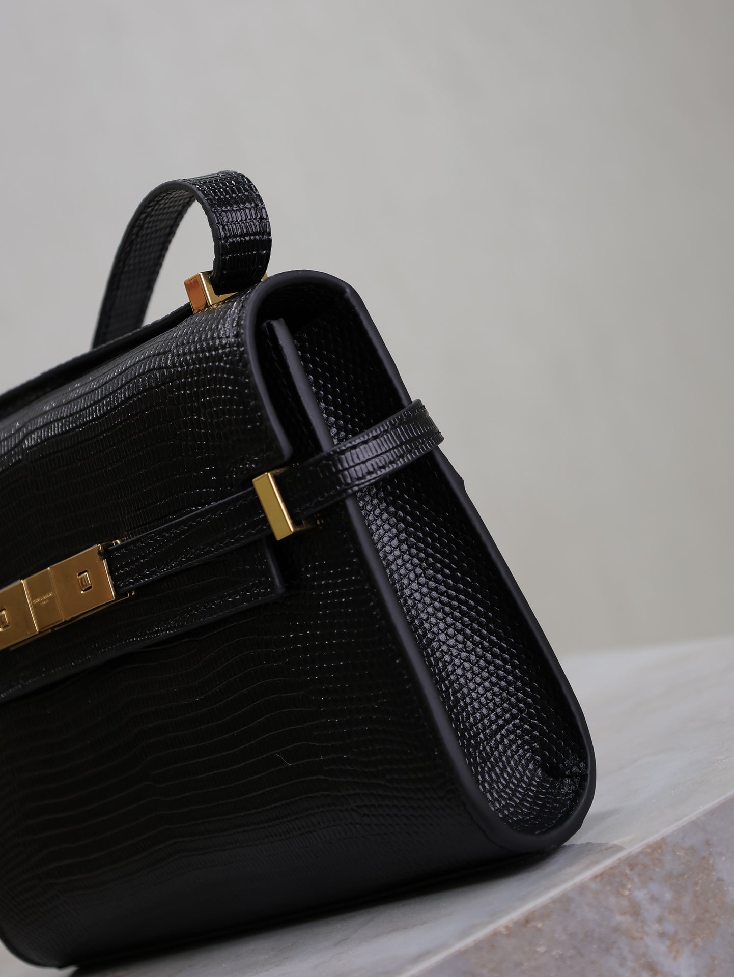 YSL 25S MINI MANHATTAN 19 IN BLACK SHINY CROCODILE CALFSKIN GOLD HARDWARE