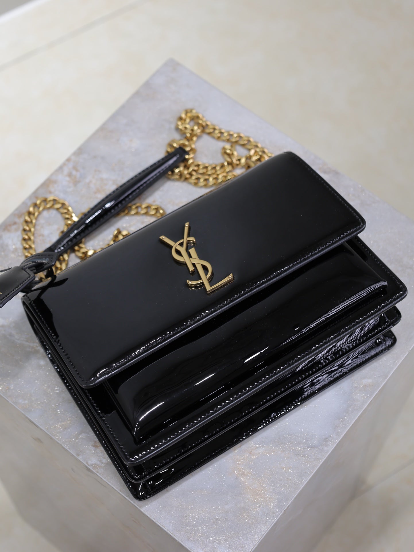 YSL 25S SUNSET MEDIUM 22 IN BLACK SHINY CALFSKIN GOLD HARDWARE