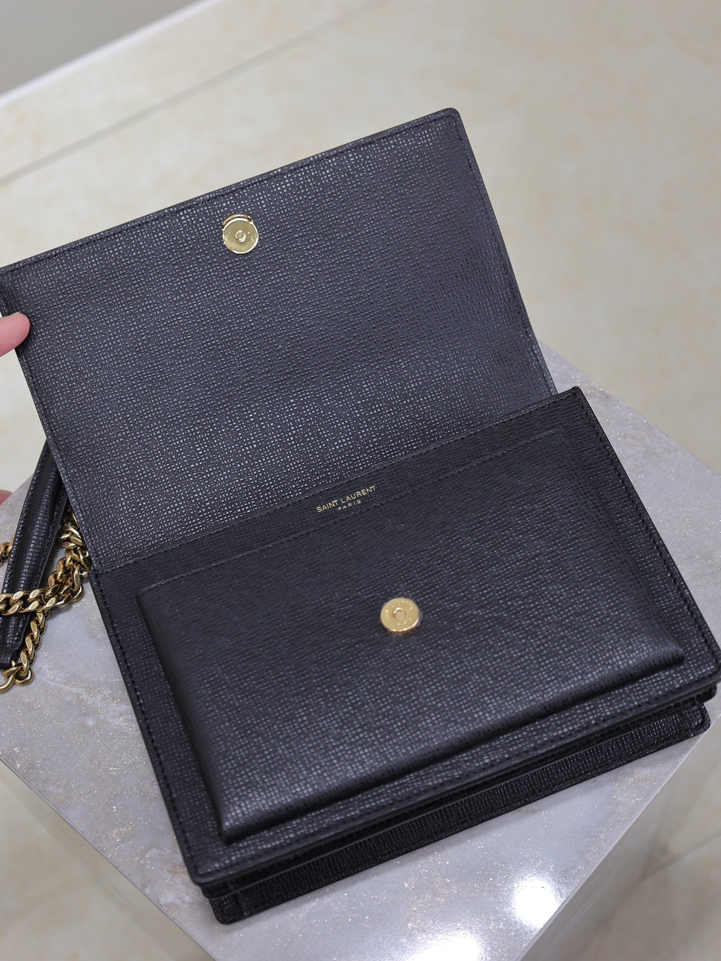 YSL 25S SUNSET MEDIUM 22 IN BLACK GRAINED CALFSKIN GOLD HARDWARE