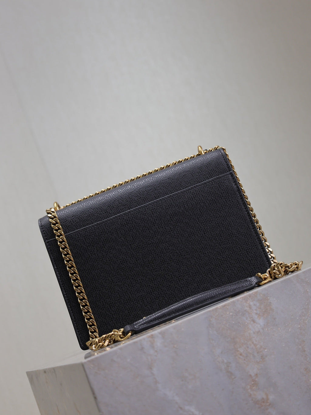 YSL 25S SUNSET MEDIUM 22 IN BLACK GRAINED CALFSKIN GOLD HARDWARE