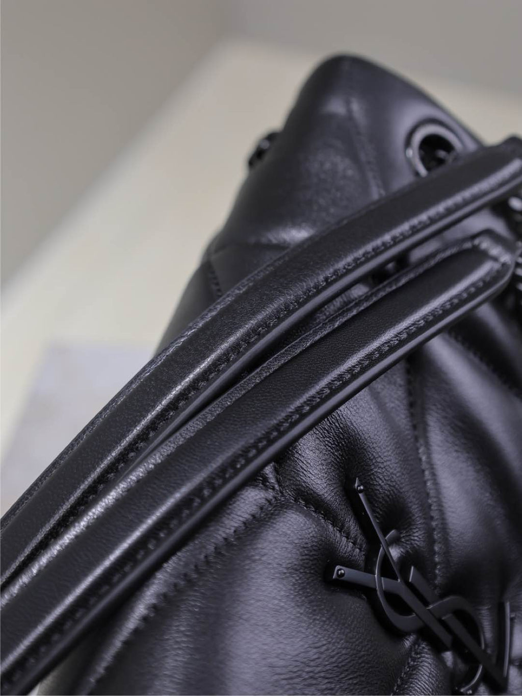 YSL 25S LOULOU PUFFER MM 29 IN BLACK CALFSKIN BLACK HARDWARE