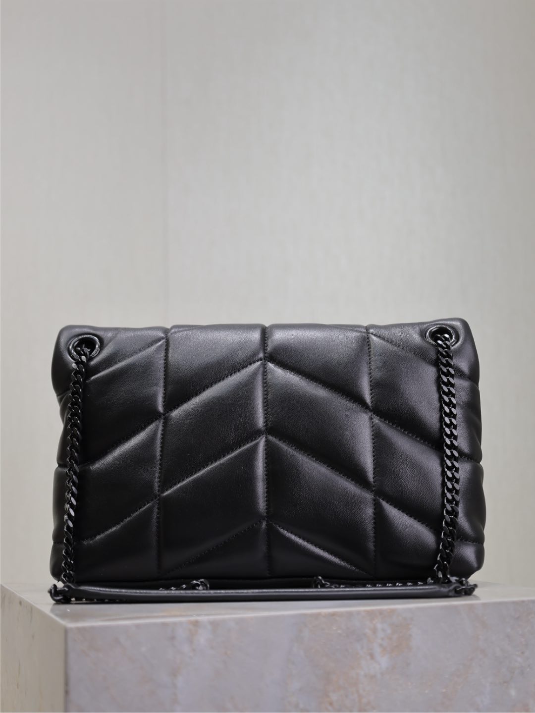 YSL 25S LOULOU PUFFER MM 29 IN BLACK CALFSKIN BLACK HARDWARE