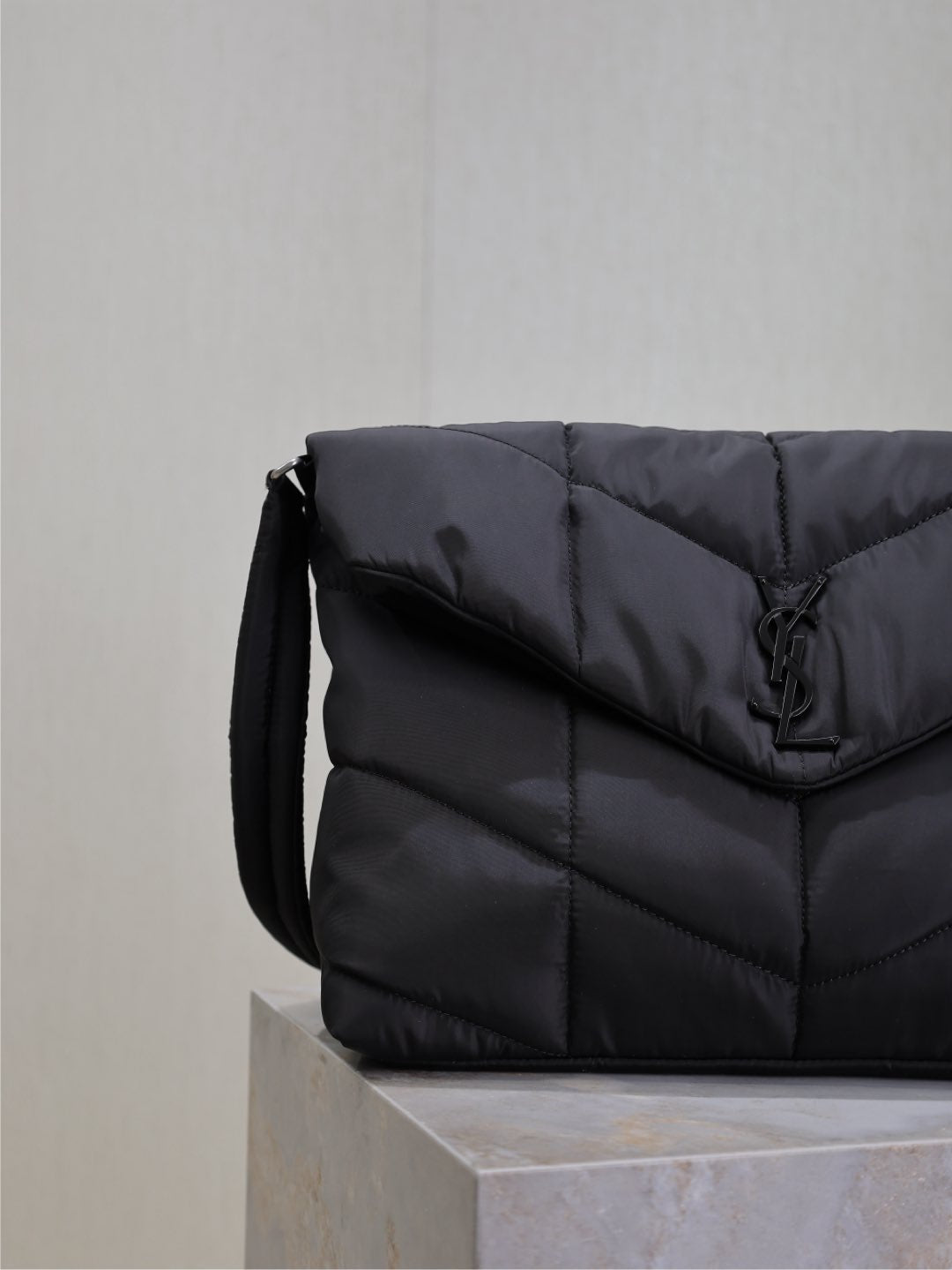 YSL 25S LOULOU PUFFER BAG 34 IN BLACK NYLON BLACK HARDWRE