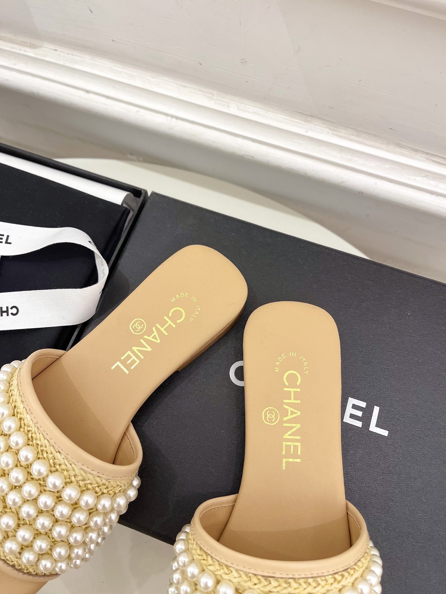 CHANEL FLAT SLIDE IN FLAX YELLOW CALFSKIN WITH PEARLS